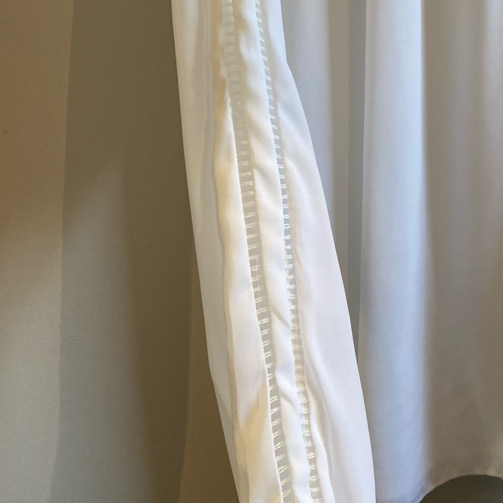 Versatile White Blouse - Picture 2 of 2